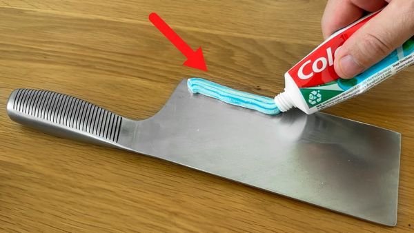 Apply toothpaste on a kitchen knife. I didn't expect it to be so strong